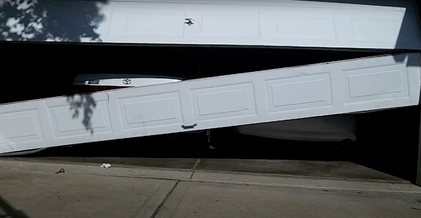 garage door replacement service of Garage Door Repair Downtown Sarasota FL expert technicians.