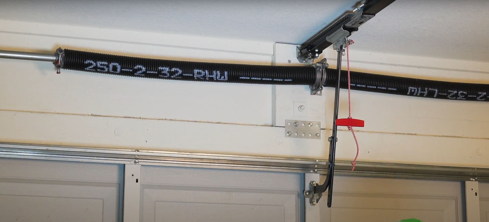 Top Reasons to Hire Experts for Garage Door Spring Repair